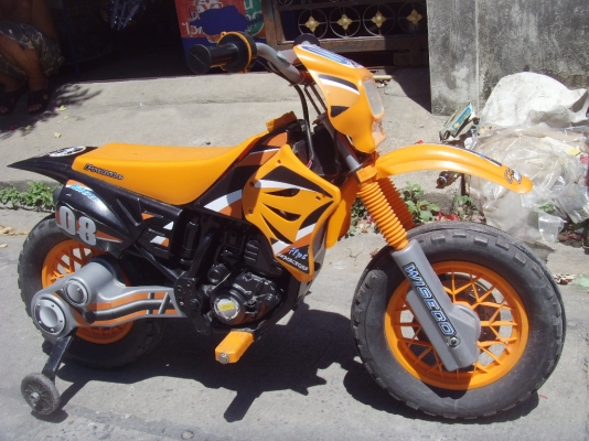 ขายรถใช้ไฟฟ้าสำหับเด็ก ซื้อมาแล้วไม่ได้ใช้ครับ