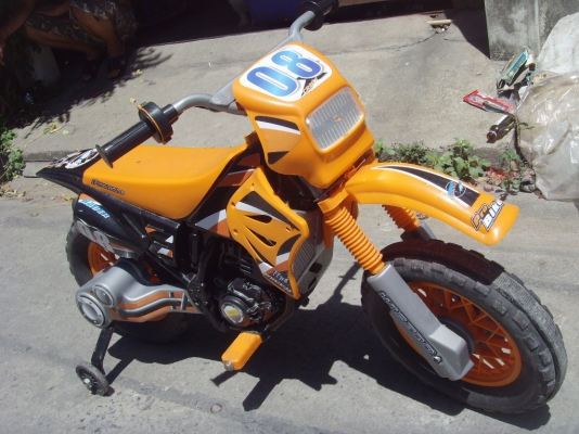 ขายรถใช้ไฟฟ้าสำหับเด็ก ซื้อมาแล้วไม่ได้ใช้ครับ