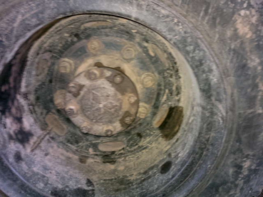 รถนิสสัน 6 ล้อ รั่ว 175 แรงม้า  สนใจติดต่อ 081 - 6079515