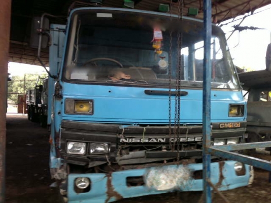รถนิสสัน 6 ล้อ รั่ว 175 แรงม้า  สนใจติดต่อ 081 - 6079515