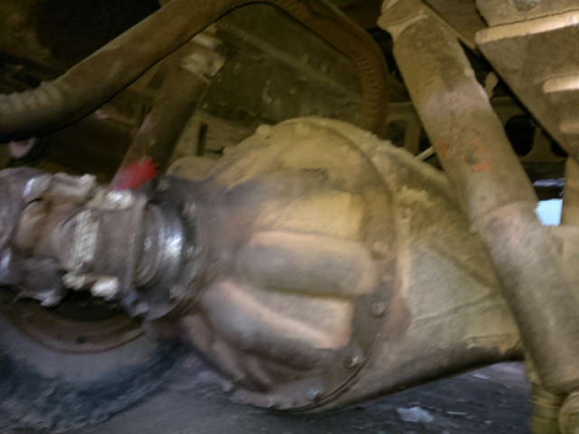 รถนิสสัน 6 ล้อ รั่ว 175 แรงม้า  สนใจติดต่อ 081 - 6079515