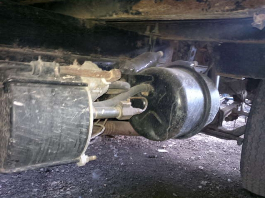 รถนิสสัน 6 ล้อ รั่ว 175 แรงม้า  สนใจติดต่อ 081 - 6079515