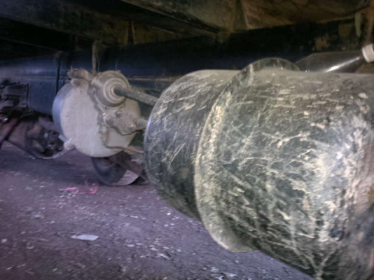 รถนิสสัน 6 ล้อ รั่ว 175 แรงม้า  สนใจติดต่อ 081 - 6079515