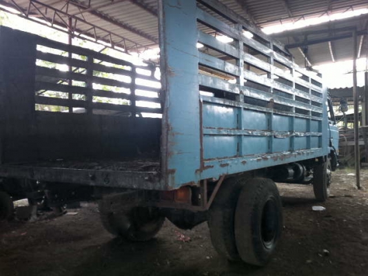 รถนิสสัน 6 ล้อ รั่ว 175 แรงม้า  สนใจติดต่อ 081 - 6079515