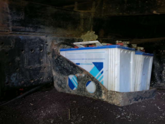 รถนิสสัน 6 ล้อ รั่ว 175 แรงม้า  สนใจติดต่อ 081 - 6079515