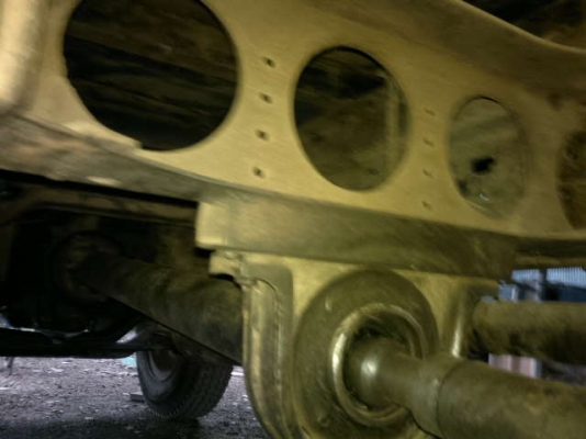 รถนิสสัน 6 ล้อ รั่ว 175 แรงม้า  สนใจติดต่อ 081 - 6079515