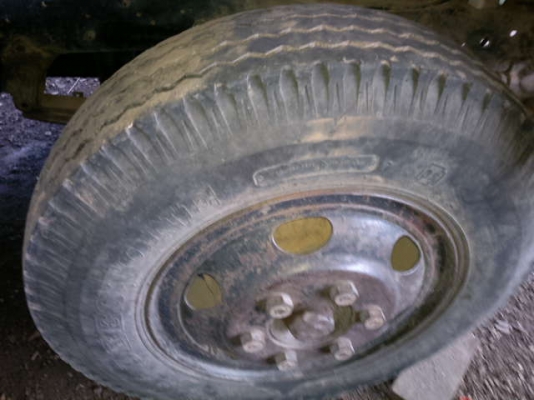 รถนิสสัน 6 ล้อ รั่ว 175 แรงม้า  สนใจติดต่อ 081 - 6079515