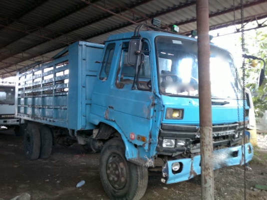 รถนิสสัน 6 ล้อ รั่ว 175 แรงม้า  สนใจติดต่อ 081 - 6079515