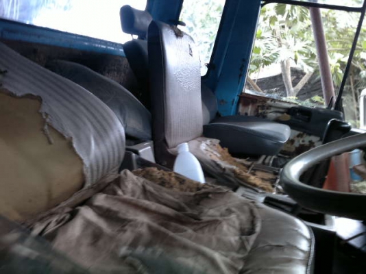 รถนิสสัน 6 ล้อ รั่ว 175 แรงม้า  สนใจติดต่อ 081 - 6079515