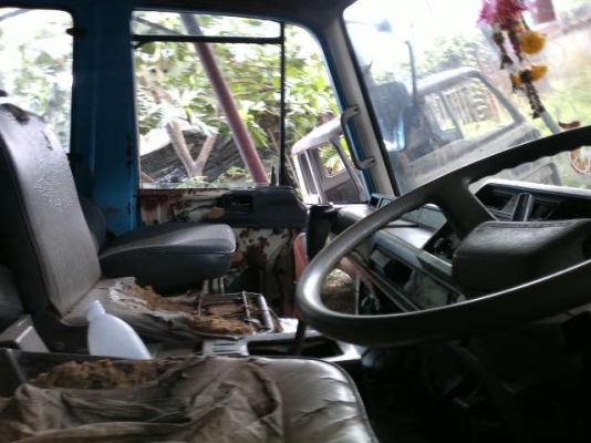 รถนิสสัน 6 ล้อ รั่ว 175 แรงม้า  สนใจติดต่อ 081 - 6079515