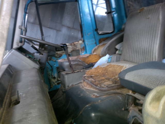 รถนิสสัน 6 ล้อ รั่ว 175 แรงม้า  สนใจติดต่อ 081 - 6079515