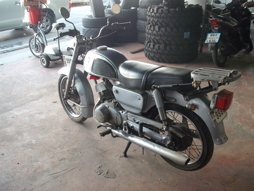 ขาย SUZUKI K125  2ท่อ 125CC มีเล่มแต่ไม่ได้ต่อทะเบียน