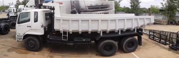 รถบรรทุกฟูโซ่สิบล้อดั้มพ์หางแมงป่องสามมิตร พร้อมส่งมอบ