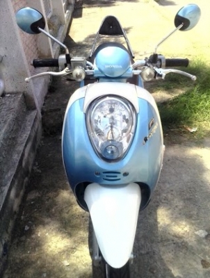 ขายมอเตอร์ไซค์ scoopy-i สีฟ้า ปลายปี2010