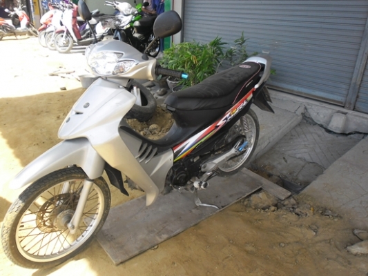 ขายถูกซูกิเบส125รถบ้านเครื่องพอใด้สีพอใด้ภาษีขาด2ปี