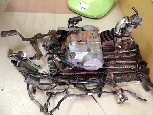 ขายเครื่องดรีม100 สภาพใช้งานได้ตามปกติ ราคา 4300 บาท มารับเองลดได้ครับ อุปกรณ์มาตามภาพนะครับ ชุดไฟ+คาบู+พักเเท้า+สวิตชฺเเฮนด์