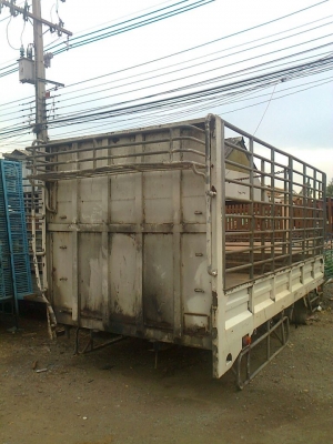 กะบะ ฮีโน่ ยาว4.50เมตร กว้าง2.10เมตร คัทรี76ซม. ติดต่อ 0819010067 คุณสุชาติ