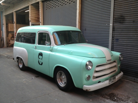 ขาย dodge van สีเขียวน้ำทะเล