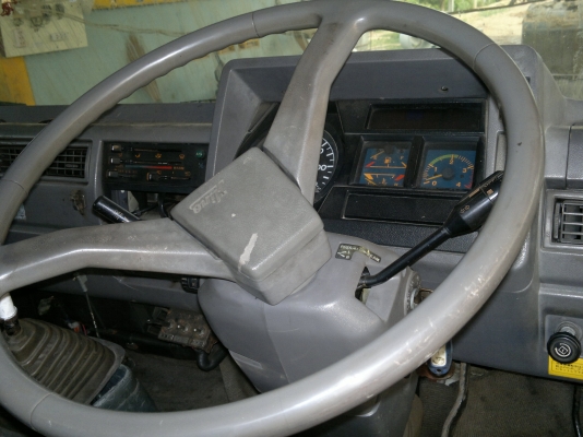 ขายรถน้ำ6 ล้อ 7500ลิตร HINO ปี37  ใช้ปั้มปั่นสเปร์ดูด-ฉีดในตัว