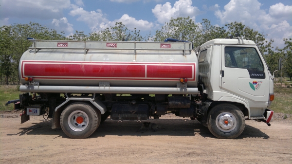 ขายรถน้ำ6 ล้อ 7500ลิตร HINO ปี37  ใช้ปั้มปั่นสเปร์ดูด-ฉีดในตัว