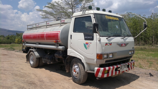 ขายรถน้ำ6 ล้อ 7500ลิตร HINO ปี37  ใช้ปั้มปั่นสเปร์ดูด-ฉีดในตัว