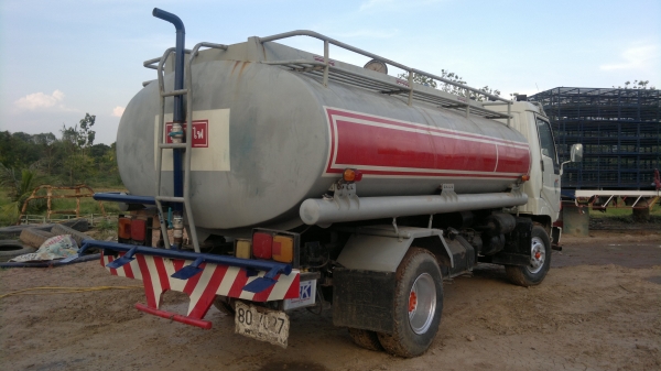 ขายรถน้ำ6 ล้อ 7500ลิตร HINO ปี37  ใช้ปั้มปั่นสเปร์ดูด-ฉีดในตัว