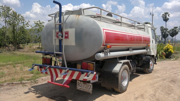 ขายรถน้ำ6 ล้อ 7500ลิตร HINO ปี37  ใช้ปั้มปั่นสเปร์ดูด-ฉีดในตัว