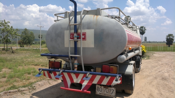 ขายรถน้ำ6 ล้อ 7500ลิตร HINO ปี37  ใช้ปั้มปั่นสเปร์ดูด-ฉีดในตัว