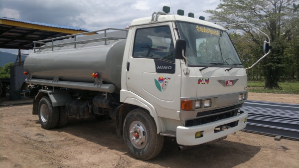 ขายรถน้ำ6 ล้อ 7500ลิตร HINO ปี37  ใช้ปั้มปั่นสเปร์ดูด-ฉีดในตัว