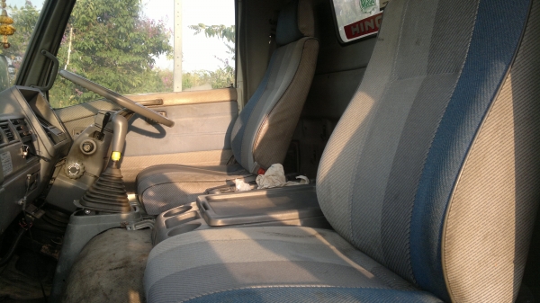 ขายรถน้ำ6 ล้อ 7500ลิตร HINO ปี37  ใช้ปั้มปั่นสเปร์ดูด-ฉีดในตัว