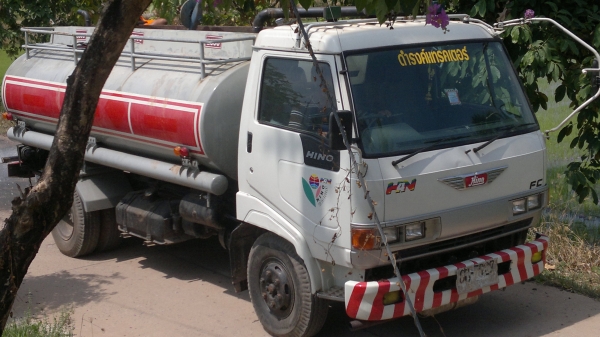 ขายรถน้ำ6 ล้อ 7500ลิตร HINO ปี37  ใช้ปั้มปั่นสเปร์ดูด-ฉีดในตัว