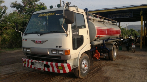 ขายรถน้ำ6 ล้อ 7500ลิตร HINO ปี37  ใช้ปั้มปั่นสเปร์ดูด-ฉีดในตัว
