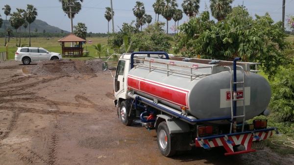 ขายรถน้ำ6 ล้อ 7500ลิตร HINO ปี37  ใช้ปั้มปั่นสเปร์ดูด-ฉีดในตัว