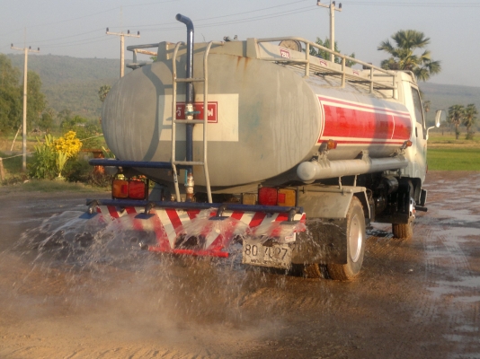 ขายรถน้ำ6 ล้อ 7500ลิตร HINO ปี37  ใช้ปั้มปั่นสเปร์ดูด-ฉีดในตัว