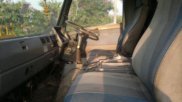 ขายรถน้ำ6 ล้อ 7500ลิตร HINO ปี37  ใช้ปั้มปั่นสเปร์ดูด-ฉีดในตัว