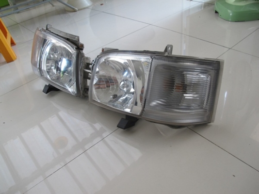 ขายไฟหน้ารถตู้ COMMUTER ปี 2008 ของแท้เก่า