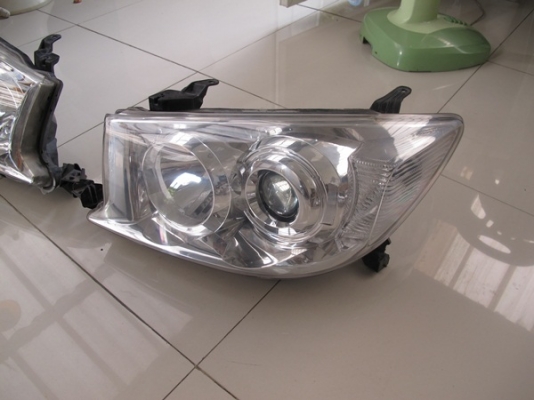 ขายไฟหน้าฟอจูนเนอร์รุ่น2 หน้ายักพร้อมหน้ากระจัง