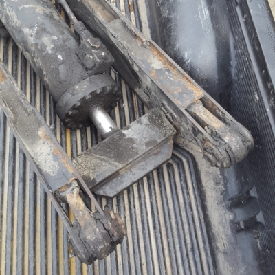 ขายชุดกระบอกดั้ม4-6ตันราคา13000โทร0643130366