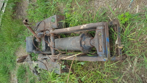 ขายชุดกระบอกดั้ม4-6ตันราคา13000โทร0643130366