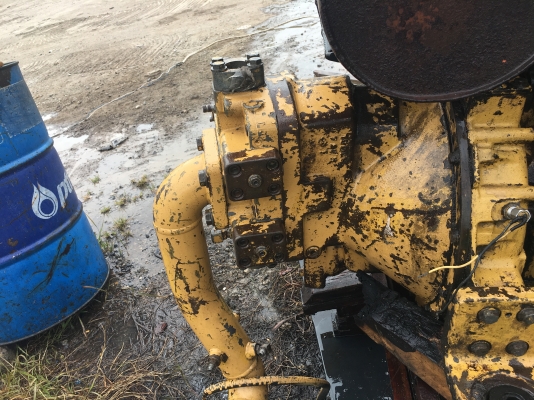 ขายด่วน ปั้มท้ายเครื่องCAT320V2