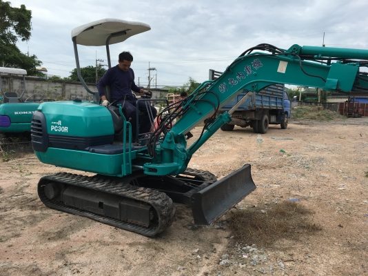รถขุดเล็ก Komatsu PC30R-8 เก่านอกสภาพสวย รถชั่วโมงน้อยมาก สนใจติดต่อ  Line ID: Kongniwatsiri หรือ 0874880101