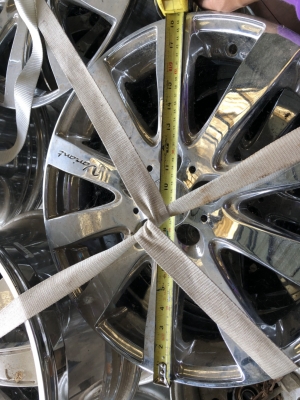 ล้อแม็ก 5 รู Venerdi Produced by Cosmic PCD 100 mm มี 2 ชุด (ขายด่วนทักมา)