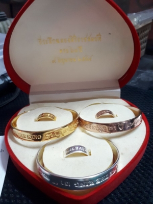 กำไร ชุดเรารักในหลวง