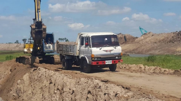 ขายรถขุดแบ็คโคSK200-3มาร์คทรีไฟฟ้าตัด บูมสวย ทำงานปกติปั๊มเดิมK3V ขายรถขุดแบ็คโคSK200-3มาร์คทรีไฟฟ้าตัด บูมสวย ทำงานปกติปั๊มเดิมK3V