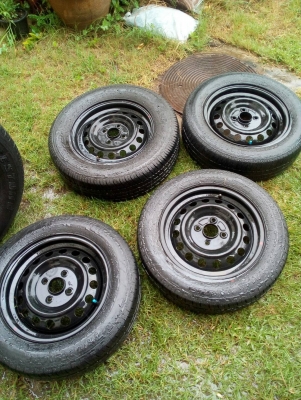 ขายล้อรถเก๋ง​ ทำอะไหล่​ ขนาด​ 4​ รู​ 100​mm.​ ล้อละ​ 450​ บาท​ โทร.0814273941 ไอดีไลน์​ 0814273941
