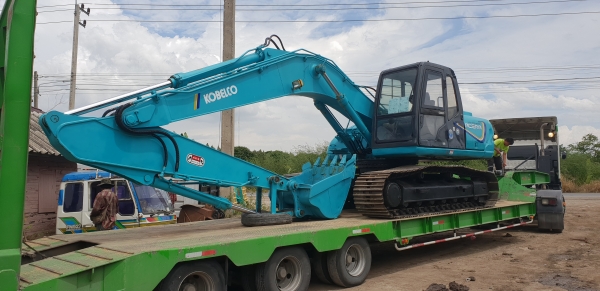ขายด่วนรถแบคโฮKOBELCO-SK200MARK5มาร์ไฟร์ซูบเปอร์ระบบลายหัวกะแทกรถนอกเพิ่งนำเข้ามายังไม่เคยใช้งานในเมืองไทยเลย