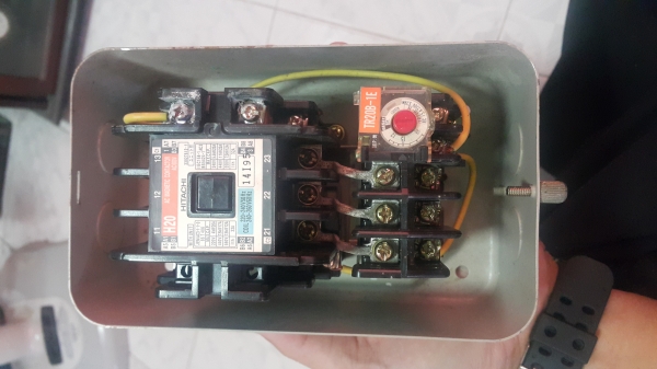 ขายแมคแนนติกมอเตอร์3เฟส 2ชุด มีคอย์220v และ380vไม่เคยใข้งานญี่ปุ่น(HITACHI)