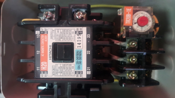 ขายแมคแนนติกมอเตอร์3เฟส 2ชุด มีคอย์220v และ380vไม่เคยใข้งานญี่ปุ่น(HITACHI)