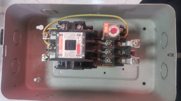 ขายแมคแนนติกมอเตอร์3เฟส 2ชุด มีคอย์220v และ380vไม่เคยใข้งานญี่ปุ่น(HITACHI)