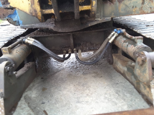 แม็คโคร PC 20 รุ่น1 ขายตามสภาพใช้งานได้ปกติ เครื่องยนต์ดีเซล 2 สูบ เปลือกหุ้นครบ  ราคา 50,000บาท